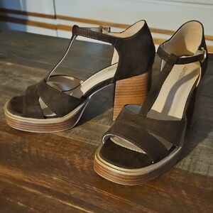 Elegant Brown Nubuck Platform Sandals